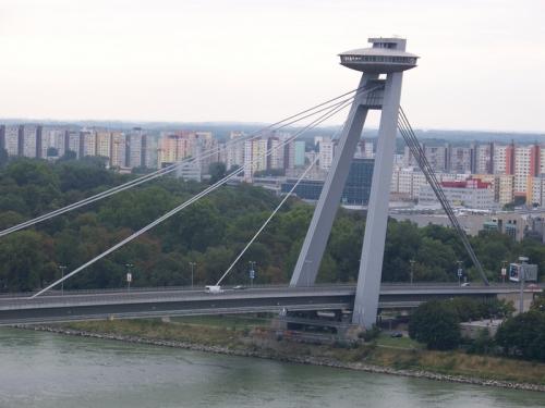 Ufo in Bratislava (slovac_republic_100_3452.jpg) wird geladen. Eindrucksvolle Fotos aus der Slowakei erwarten Sie.